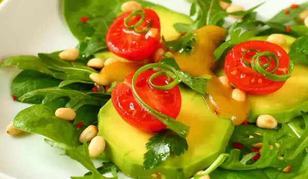 Avocado salade is een gezond tussendoortje