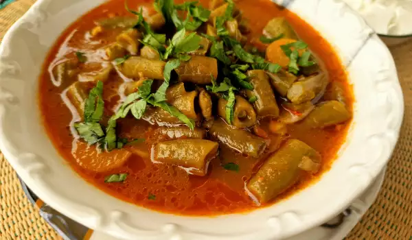 Tuinbonen, wortel en knoflook stoofpot