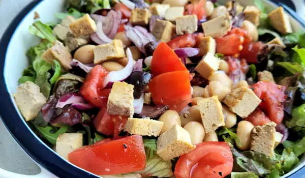 Salade met witte bonen en tofu