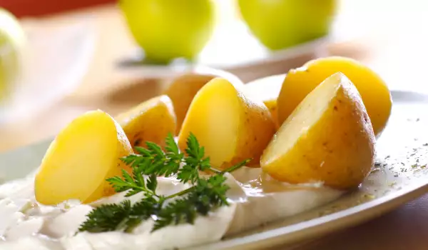 Gekookte aardappelen, helpen vocht op te nemen
