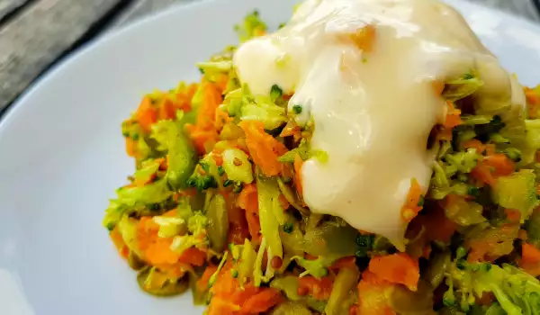 Vitaminesalade met broccoli en gembermayonaise