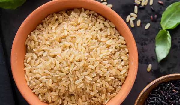 Hoe lang moet bruine rijst worden geweekt?