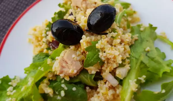 Gezonde salade met bulgur en tonijn