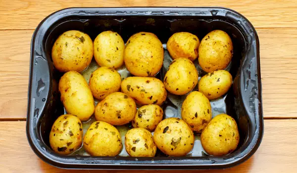 Hoe lang moeten we aardappelen bakken?