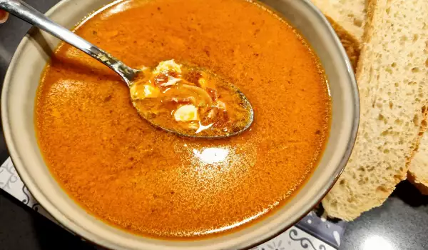 Madrileense knoflook soep met Serrano ham