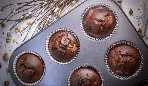 Chocolade muffins met peren en walnoten
