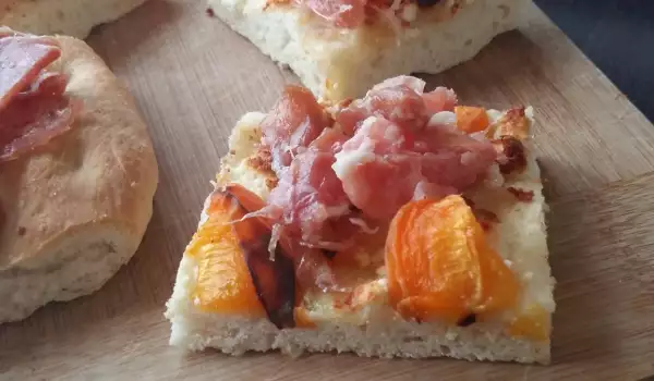 Focaccia met abrikozen en prosciutto