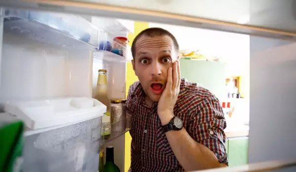 Waarom mogen geen warme gerechten in de koelkast worden geplaatst?