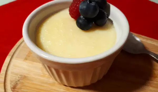 Griesmeelpudding met gezoete slagroom