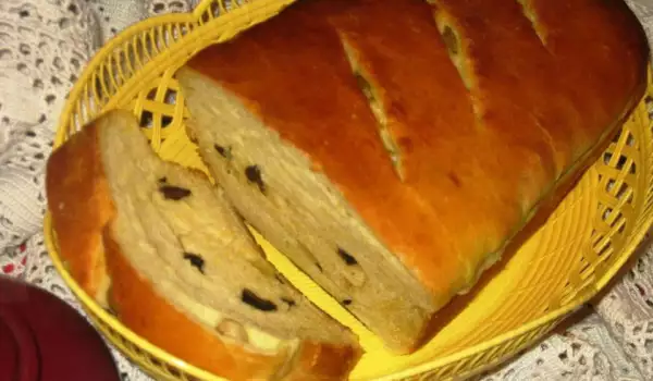 Brood met kurkuma en olijven