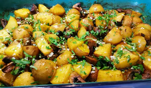 Arabische ovengebakken aardappelen met paddenstoelen