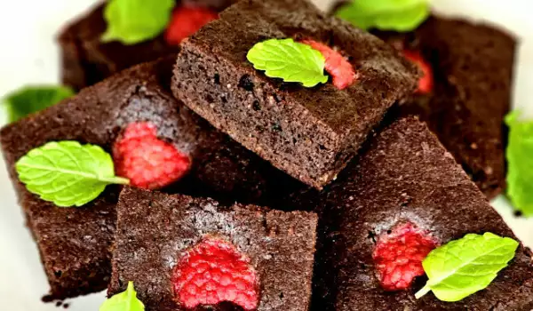 Keto brownies met frambozen