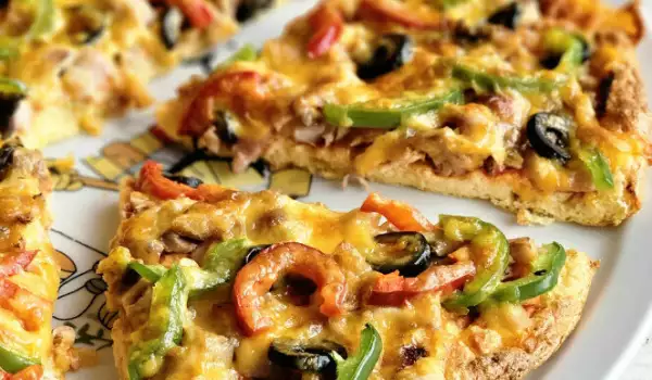 Keto pizza met zachte korst en kip