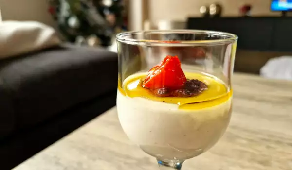 Mousse van parmezaanse kaas met cherrytomaten en olijvenpasta