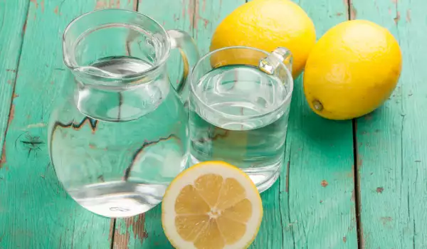 Hoe maak je citroenwater?