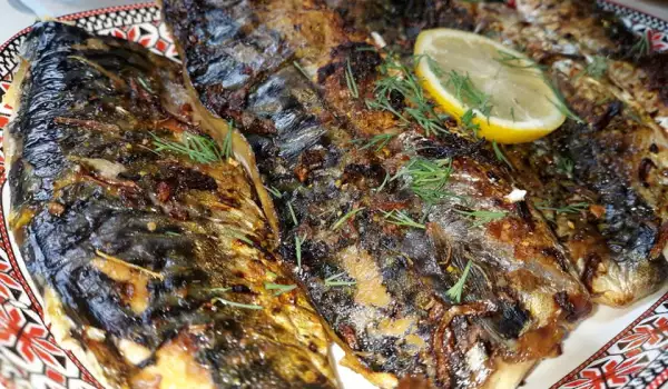 Pittige makreel met gember en rode peper uit de oven