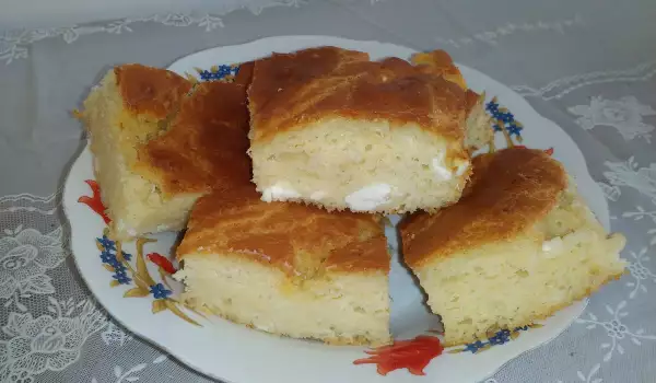 Simpele tutmanik met witte kaas - Bulgaars brood met witte kaas