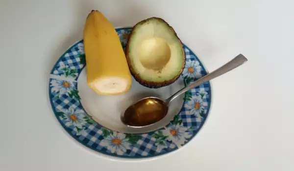 Voedende gezichtsmasker met avocado en banaan