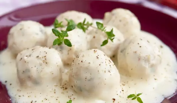Klassieke witte saus voor gehaktballen