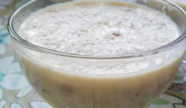 Rijstepap met muesli en gedroogd fruit