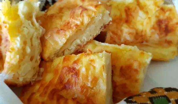Filodeeg gebakjes met slagroom en witte kaas
