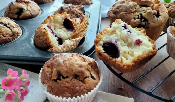 Muffins met bosbessen en zure room