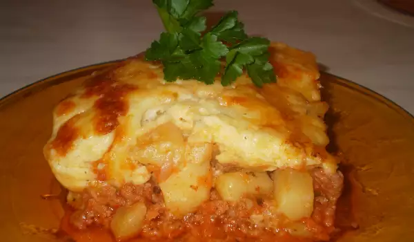 Moussaka met bechamelsaus en een kaaskorstje