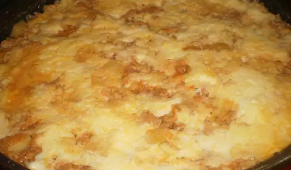 Moussaka met aardappel, gehakt en rijst