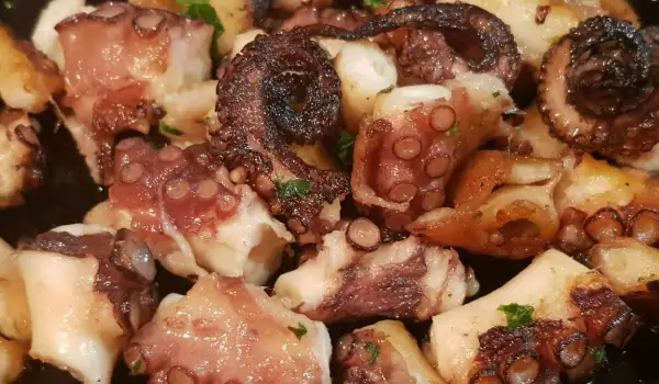 Gebakken octopus in de pan