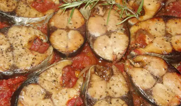 Bonito steaks met tomaten