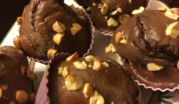 Muffins met chocolade, koffie en noten