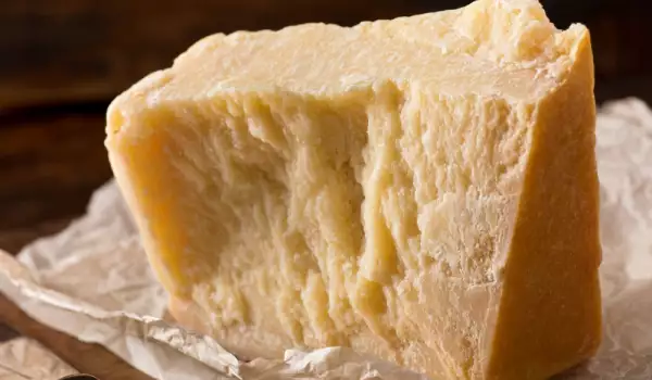 Van wat voor soort melk is Parmezaanse kaas gemaakt?