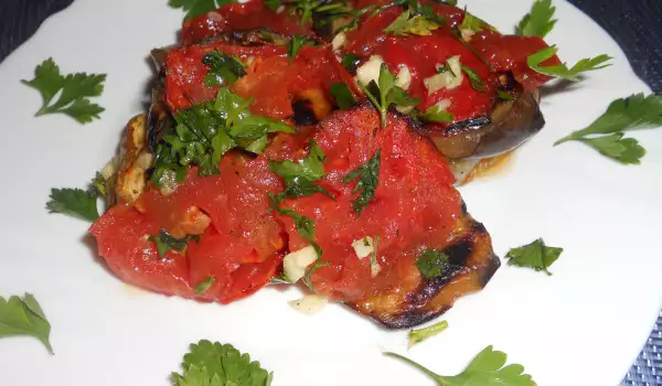 Gebakken aubergine met gehakt en tomaat