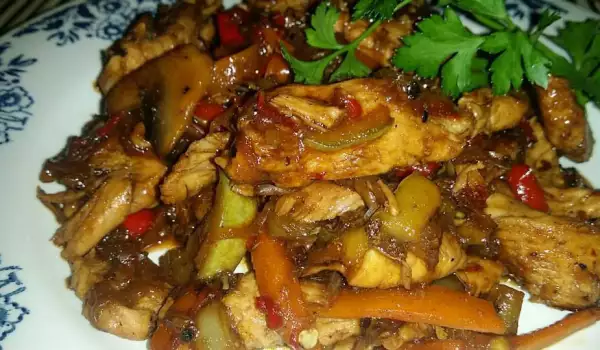 Chinese wok met kip en groenten