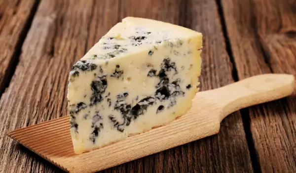 Blauwe kaas serveren
