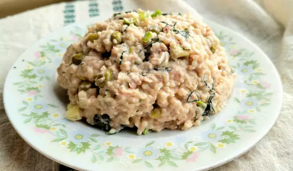 Salade met Arabische couscous en tonijn