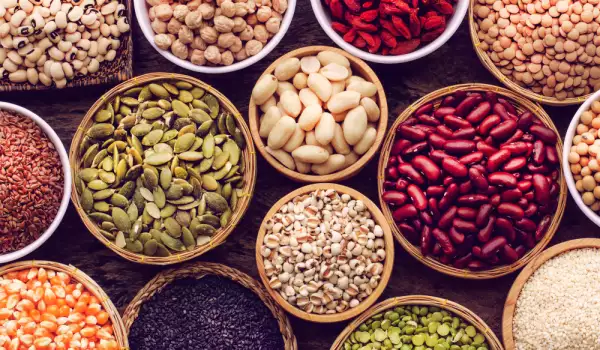 Verschillende soorten pitten en zaden bevatten vitamine B8