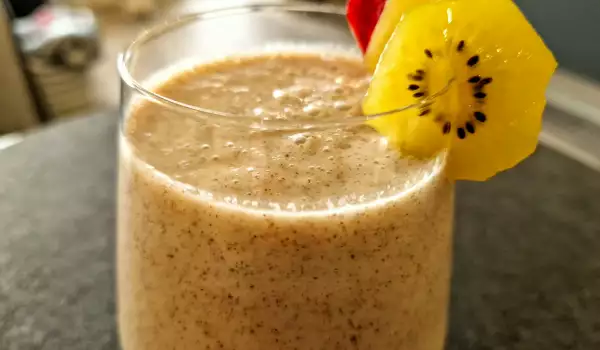 Kiwi, aardbei en chia shake