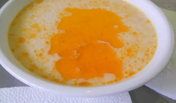 Runderpenssoep met boter en wortelen
