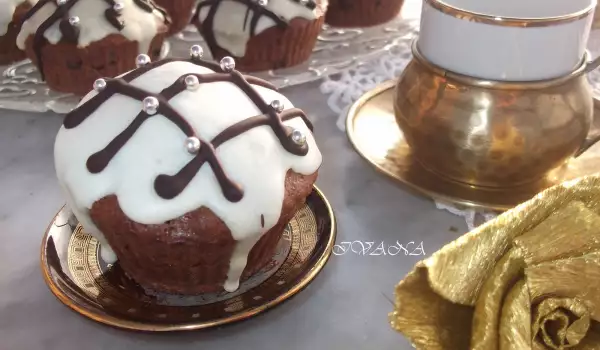Chocolademuffins met witte chocoladeglazuur