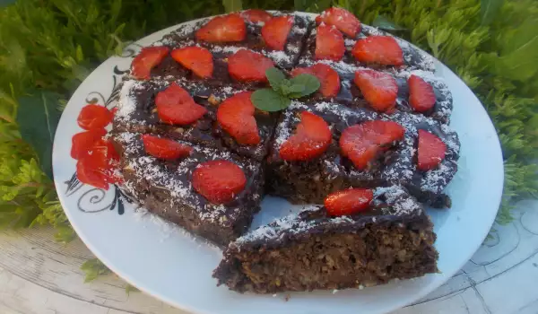 Bloemloze en suikervrije cake met aardbeien