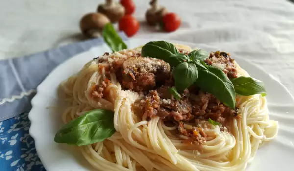 Spaghetti met bolognesesaus en champignons