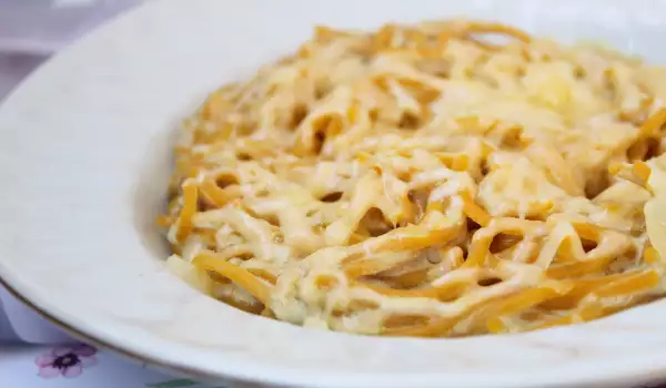 Pompoenspaghetti met een cottage cheese en roomkaas saus