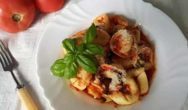 Tortellini met Tomatensaus en Knoflook