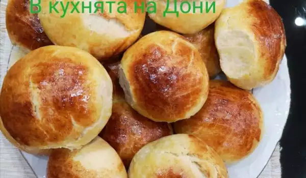 Turkse broodjes met olijfolie en olijven