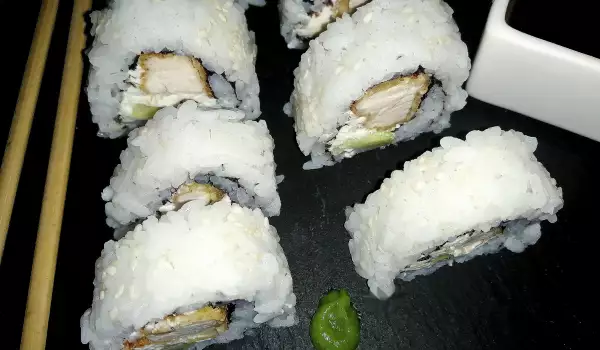 Uramaki sushi met kip