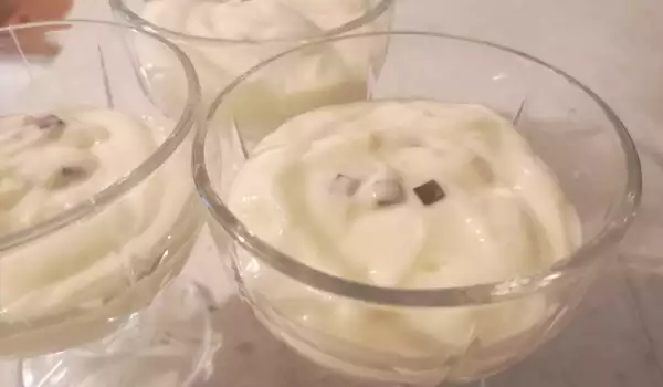 Zelfgemaakte vanillecreme met chocoladesnippers