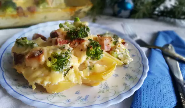 Ovenschotel met aardappelen, broccoli en spek