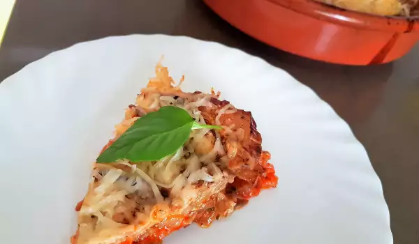 Ovenschotel met aubergine, mozzarella en saus