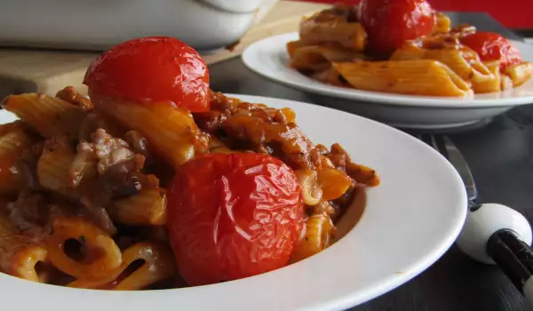 Ovenschotel met pasta, gehakt en cherrytomaatjes
